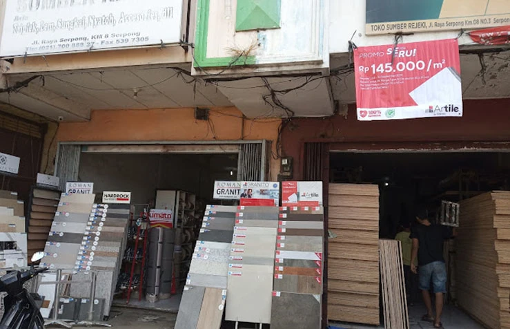 Jantung Toko Retail Cilacap yang Tak Pernah Tidur